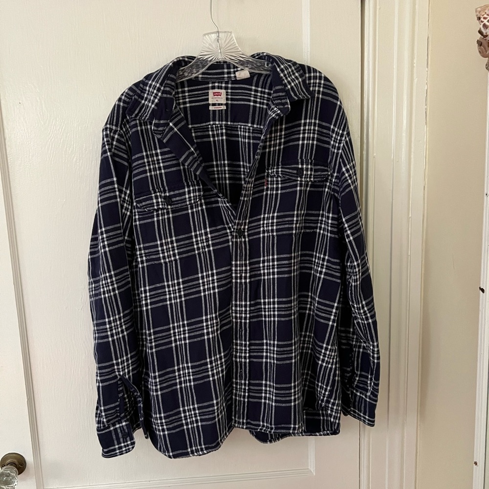 Levi men’s flannel size XL
